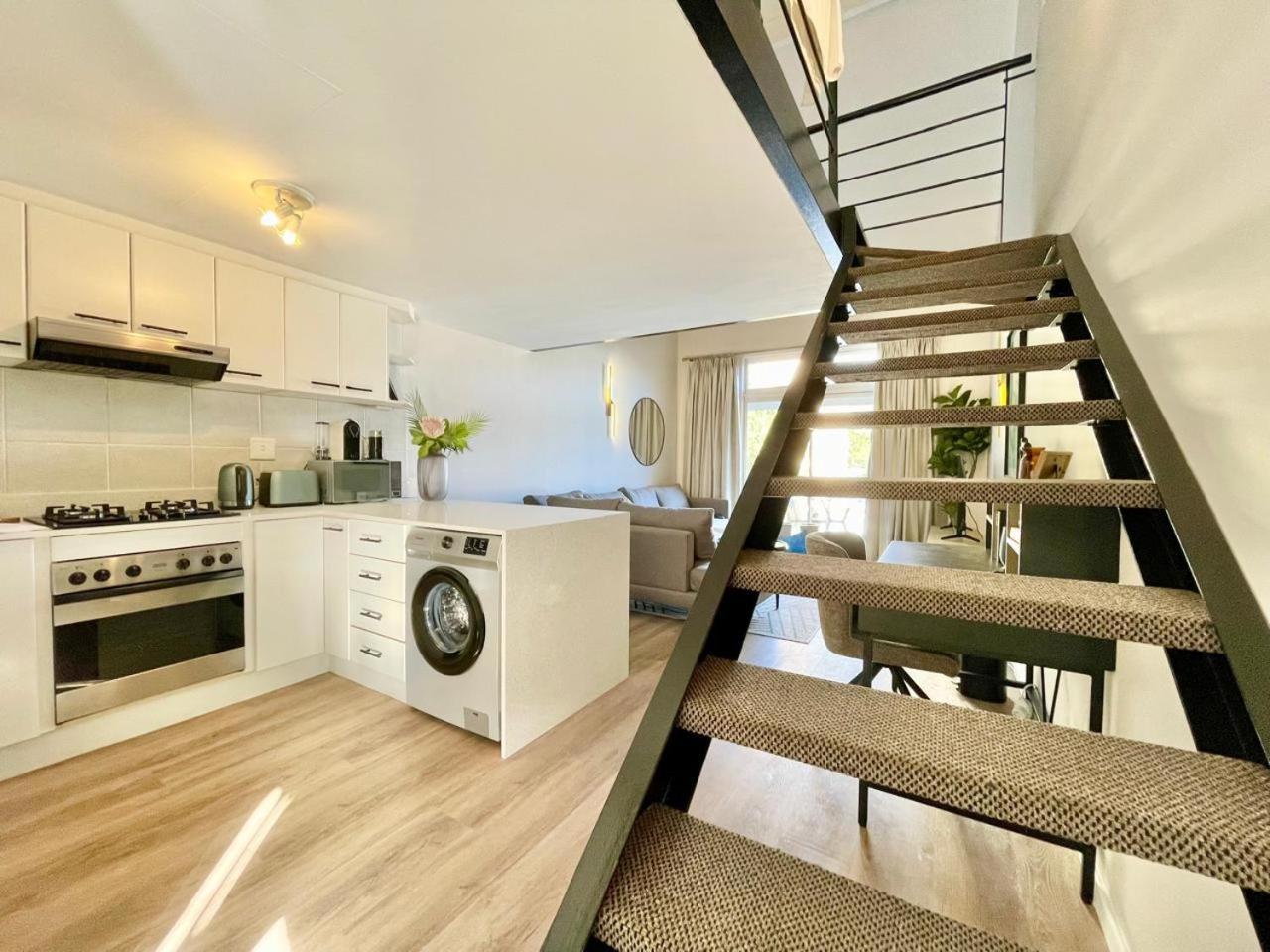 Charming, Sunny And Spacious Mezzanine Retreat Apartamento *
