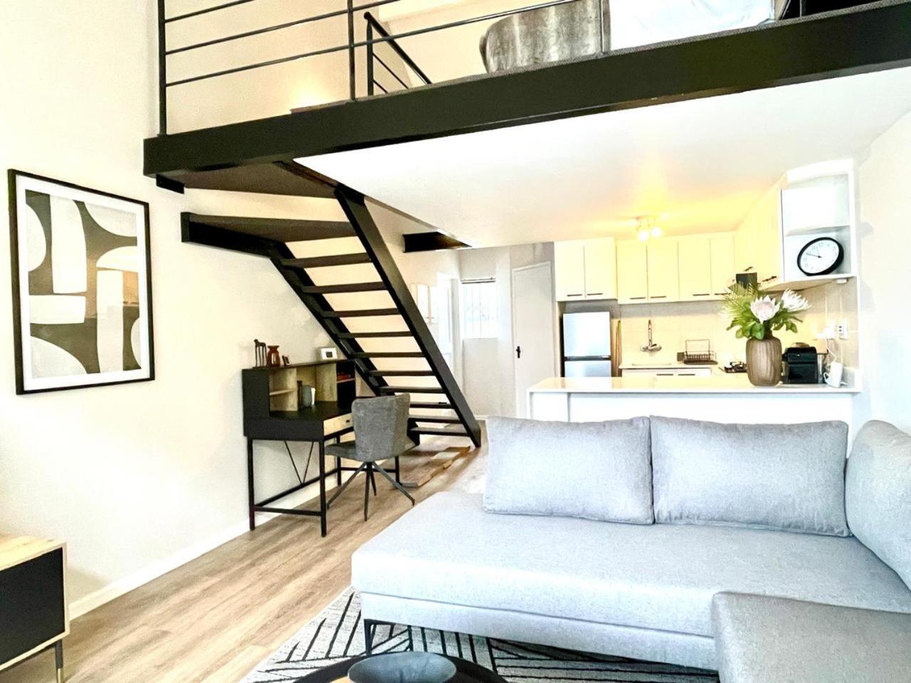 Apartamento Charming, Sunny And Spacious Mezzanine Retreat